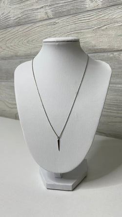 Line pendant necklace